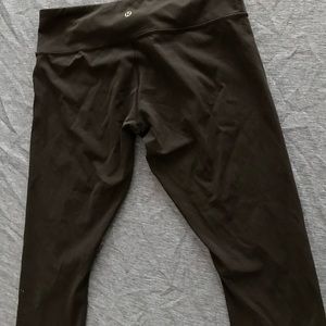 Lululemon black capri leggings, sz 10